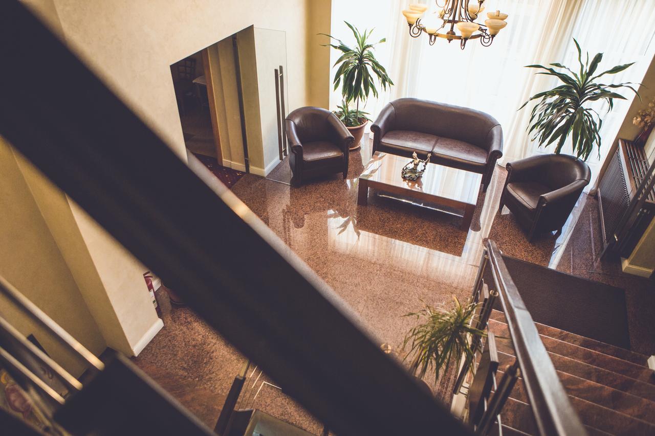 Hotel Europa Targu Jiu Bagian luar foto